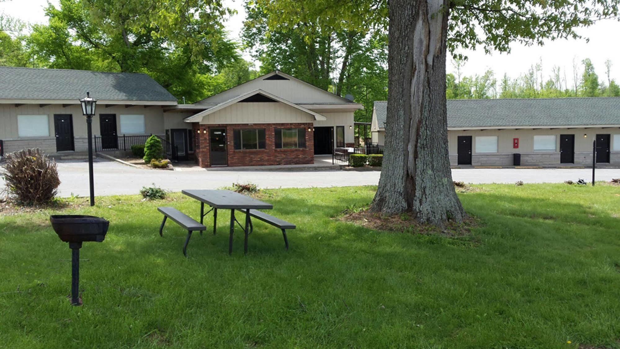 Kentucky Lake Inn Gilbertsville Exterior foto